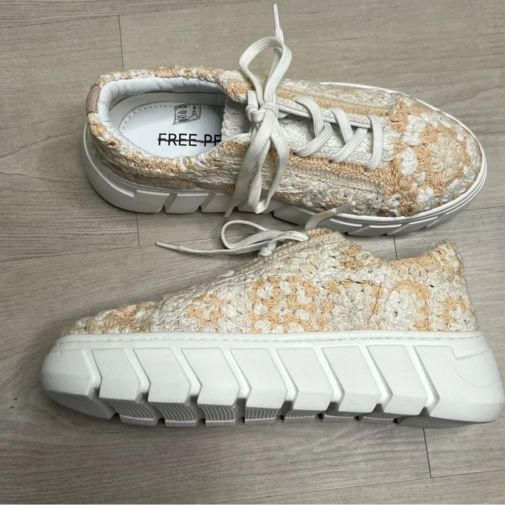 NEW Free People Catch Me If You Can Crochet Platform Sneaker, size 37/ US 6.5